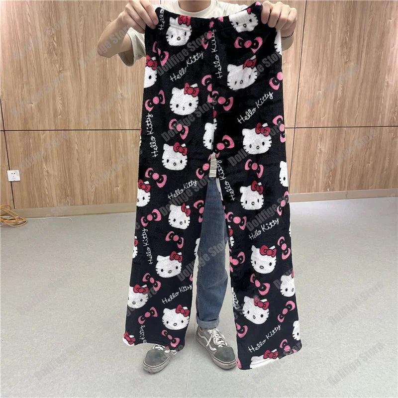 Sanrio Christmas Hello Kitty Kawaii Damen-Pyjama Set: Kuschelige Flanell-Hosen für Halloween & Herbst – Süße Anime Cartoon Lounge Pants für Gemütliche Abende - Dein Shop - dauerhaft günstig!