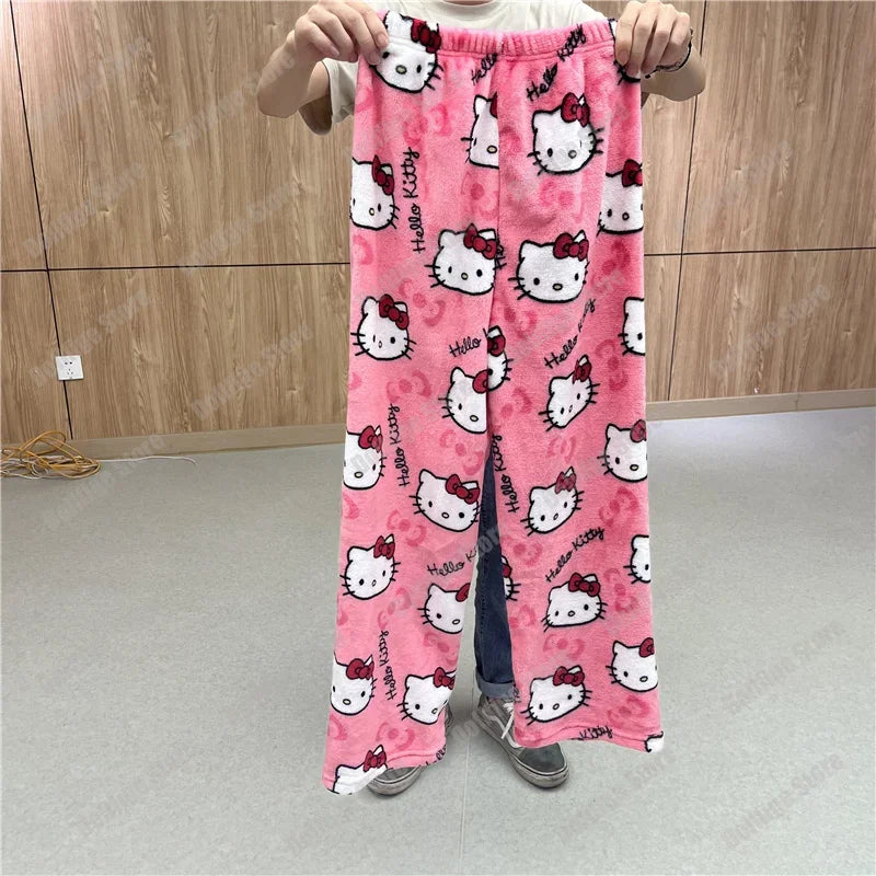 Sanrio Christmas Hello Kitty Kawaii Damen-Pyjama Set: Kuschelige Flanell-Hosen für Halloween & Herbst – Süße Anime Cartoon Lounge Pants für Gemütliche Abende - Dein Shop - dauerhaft günstig!