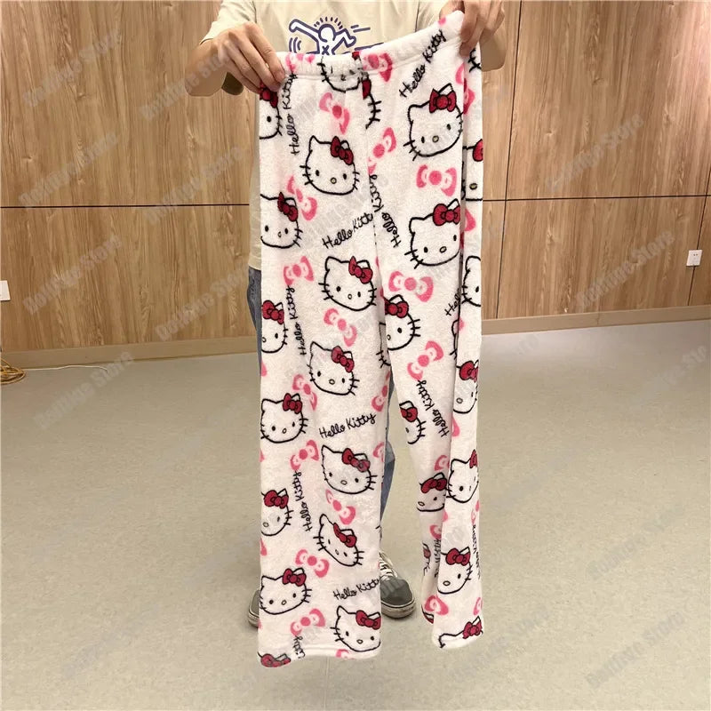 Sanrio Christmas Hello Kitty Kawaii Damen-Pyjama Set: Kuschelige Flanell-Hosen für Halloween & Herbst – Süße Anime Cartoon Lounge Pants für Gemütliche Abende - Dein Shop - dauerhaft günstig!